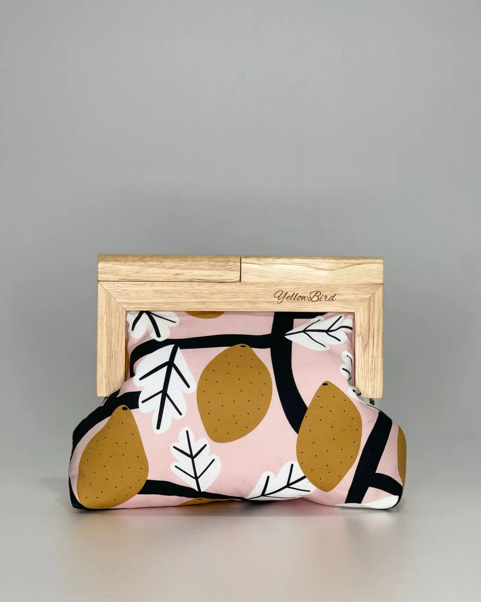 Lemon Tree by Isa Form (Medium) Natural Frame "Evelyn Clutch"