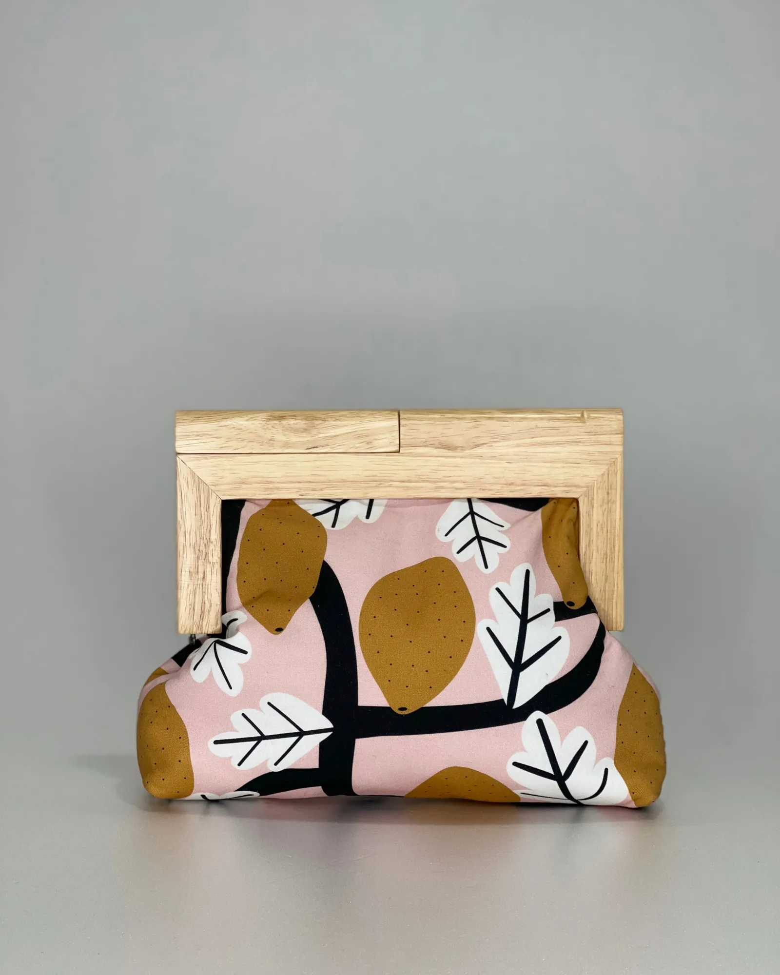 Lemon Tree by Isa Form (Medium) Natural Frame "Evelyn Clutch"